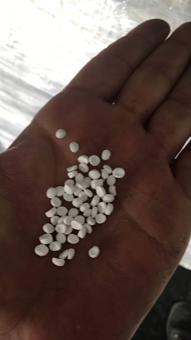 حبيبات PVC بيضاء